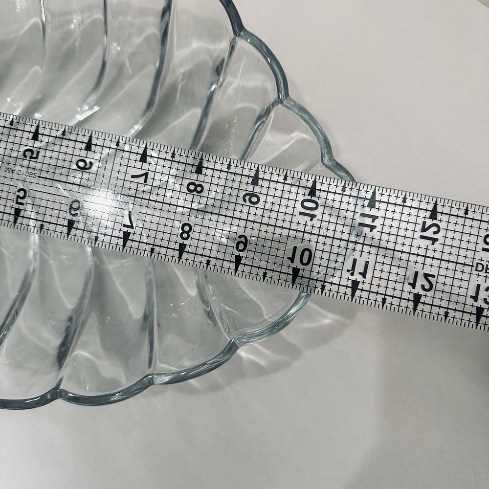 Vtg Clear Glass Bowl Leaf Pattern Large 11 x 10 x 4 - Picture 4 of 5